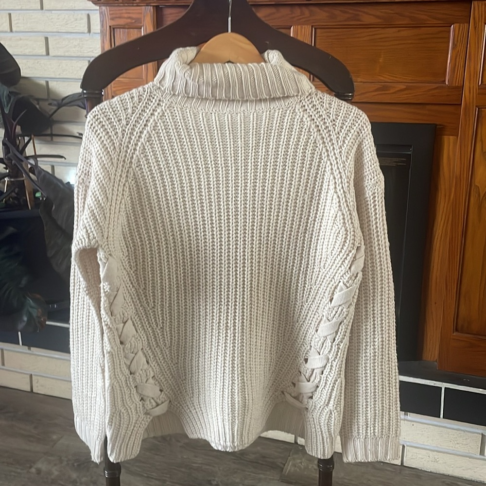 Urban Heritage sweater excellent condition